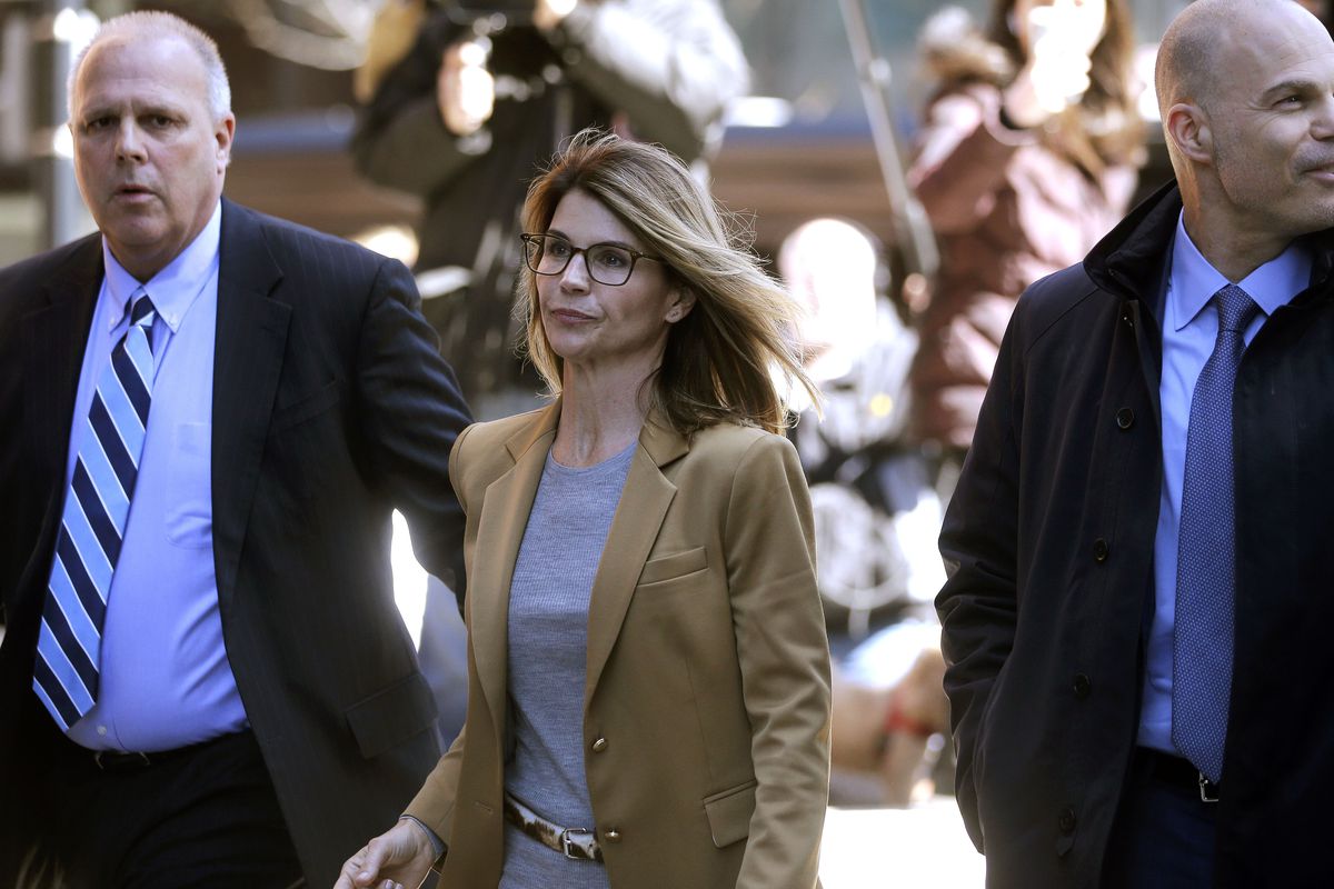 Lori Loughlin Leaving Court