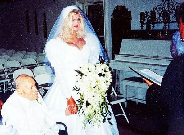 26 Year Old Anna Nicole Smith Marrying 89 Year Old J. Howard Marshall