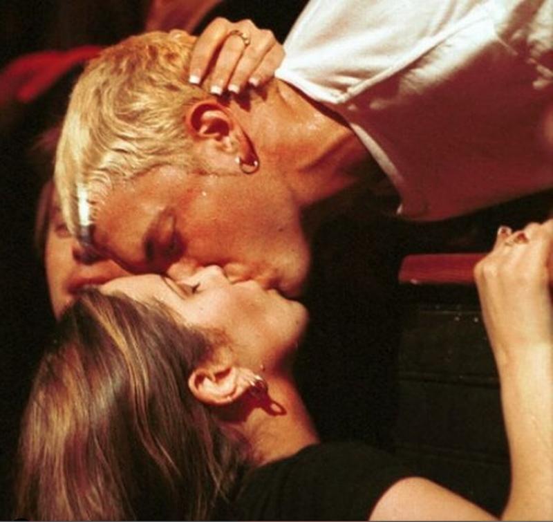 Eminem Kissing A Fan, 1999