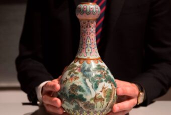 12. Qing Dynasty Vase in Paris Attic