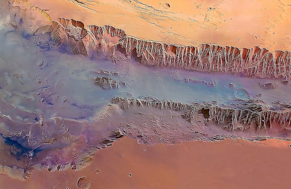 39. Giant Water Reservoir on Mars